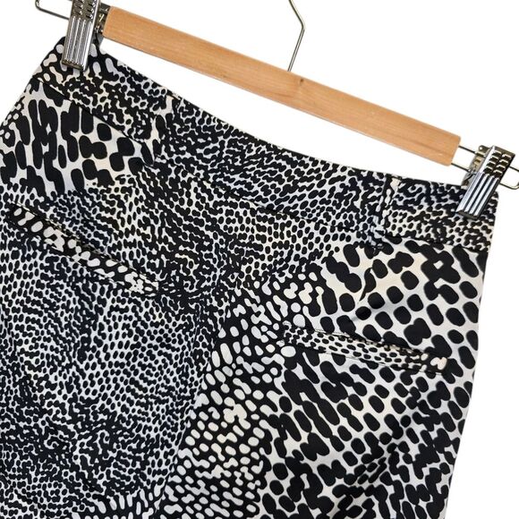 Express Women's 0 Black and White Abstract Print Dressy Satin Shorts - Picture 6 of 16